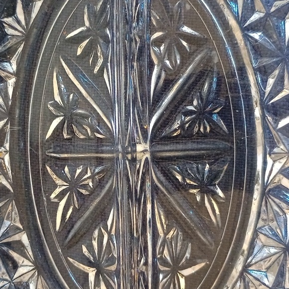 ANCHOR HOCK STARS AND BARS PATTERN IN BEAUTIFUL CUT GLASS SERVING DISH - Picture 2 of 5